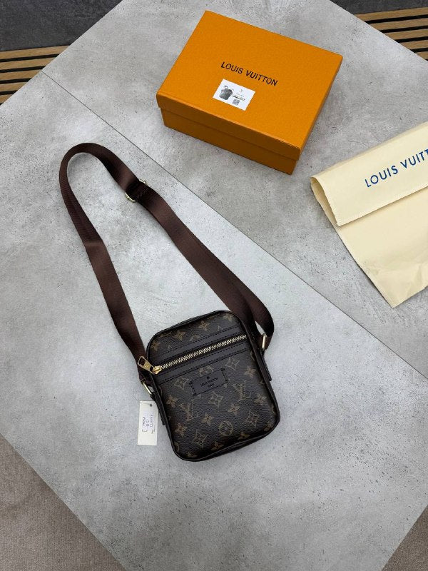 MENS LV BAG COME WITH BOX ETC am1707