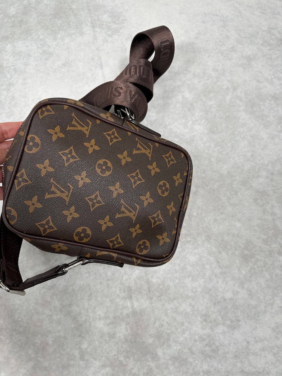 LVE BAG COME WITH DUST BAG am2810