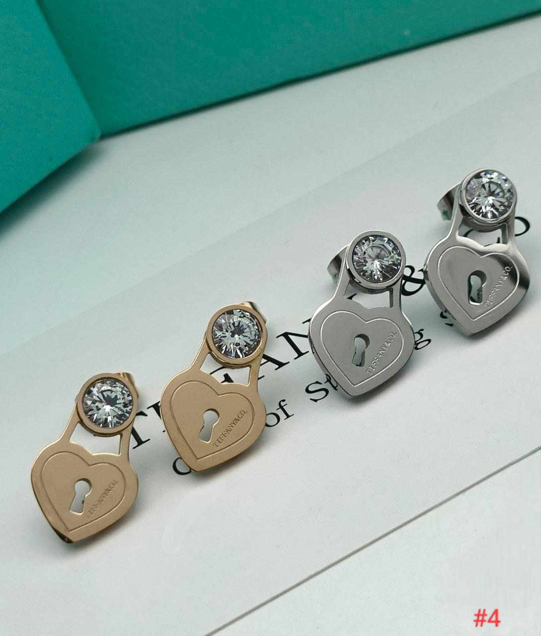 TIFFAN& co. EARING COME WITH BOX ETC am1105
