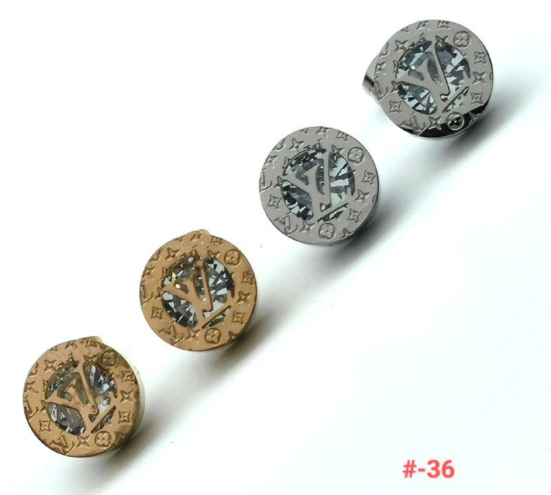 LV EARING COME WITH BOX ETC am1105
