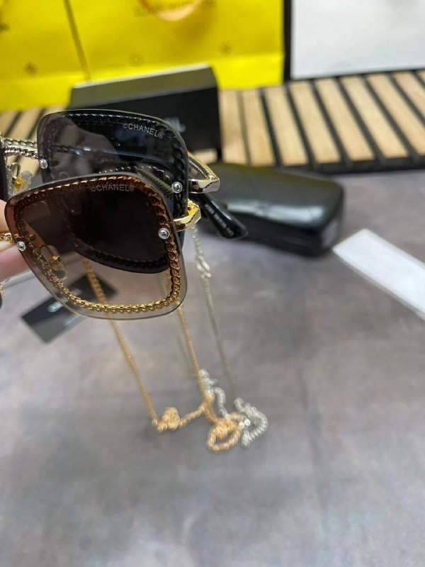 CHANE GLASSES WITH NECK CHAIN WITH BOX AND PAPERWORKS am1105