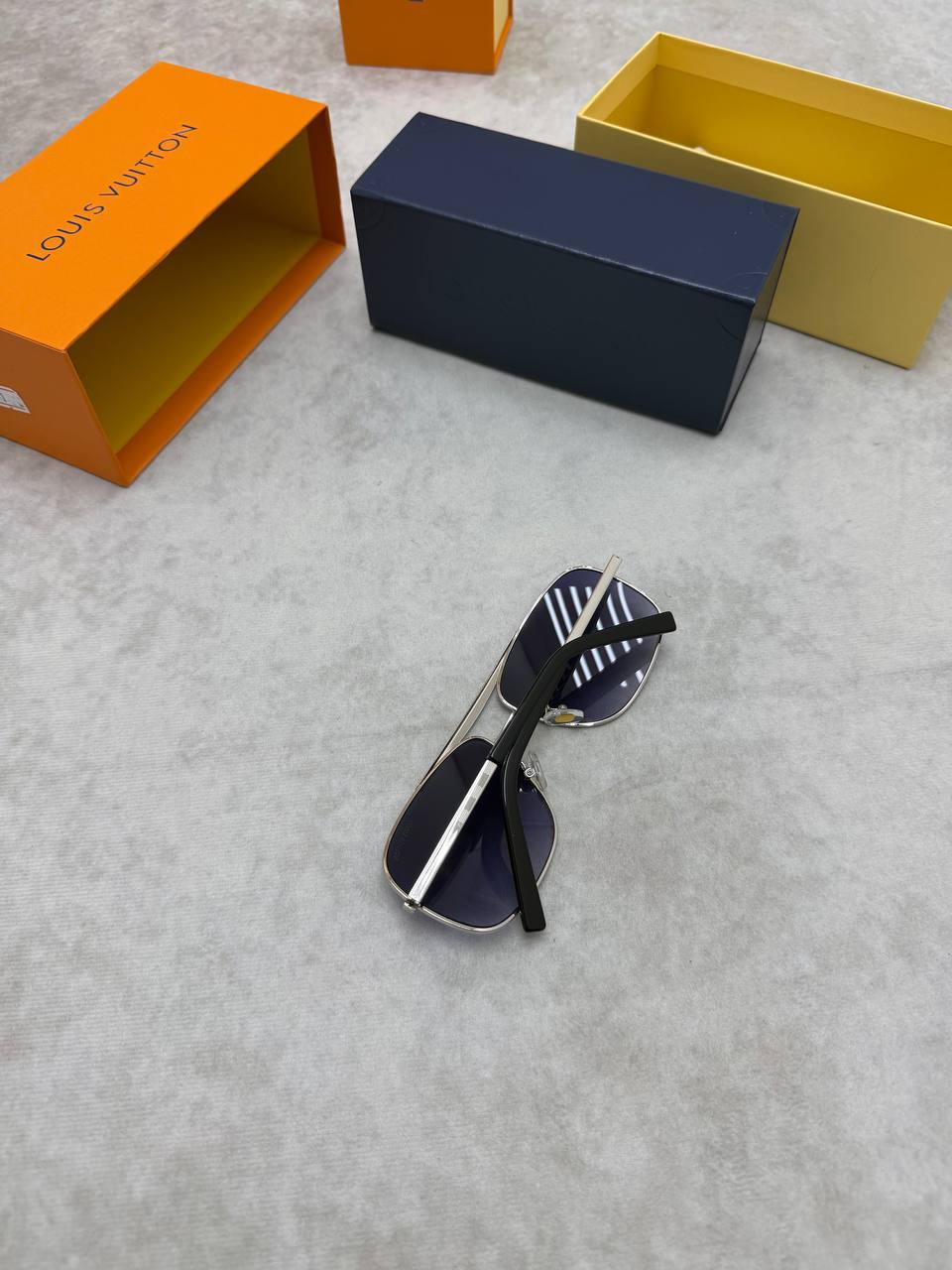 MENS LV SUNGLASSES COME WITH BOX ETC am1405