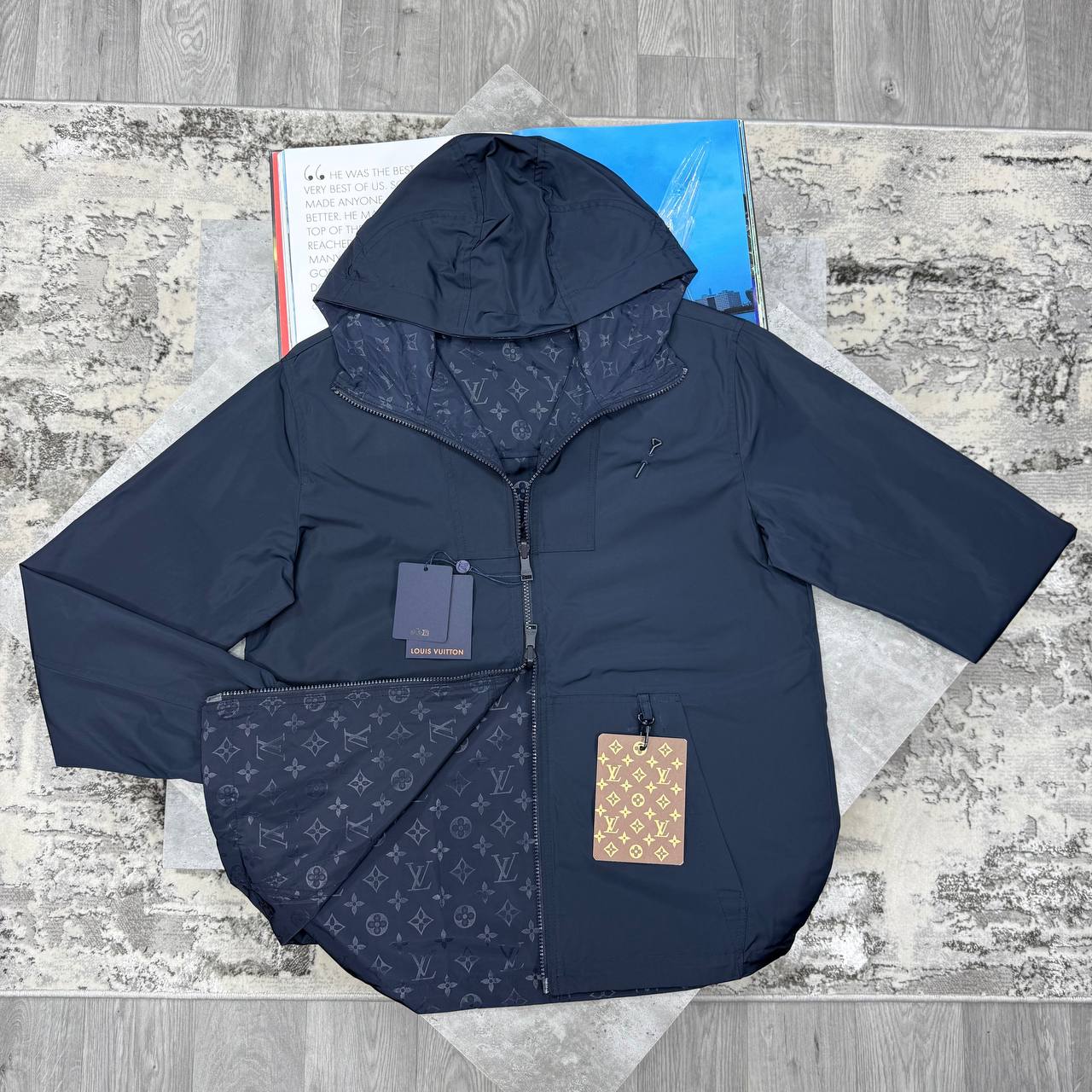 SUPER CLON LV MONOGRA REVERSIBL WINDBREAKER jay0306