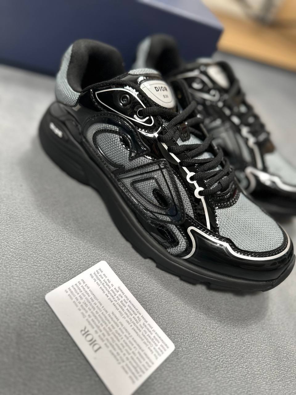 SUPER CLO MENS DIOR B30 COME WITH FULL PACKAGING am2707