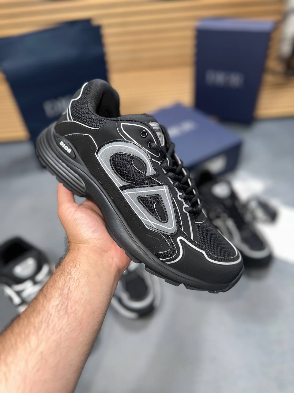 SUPER CLO DIOR B30 COME WITH BOX am2907