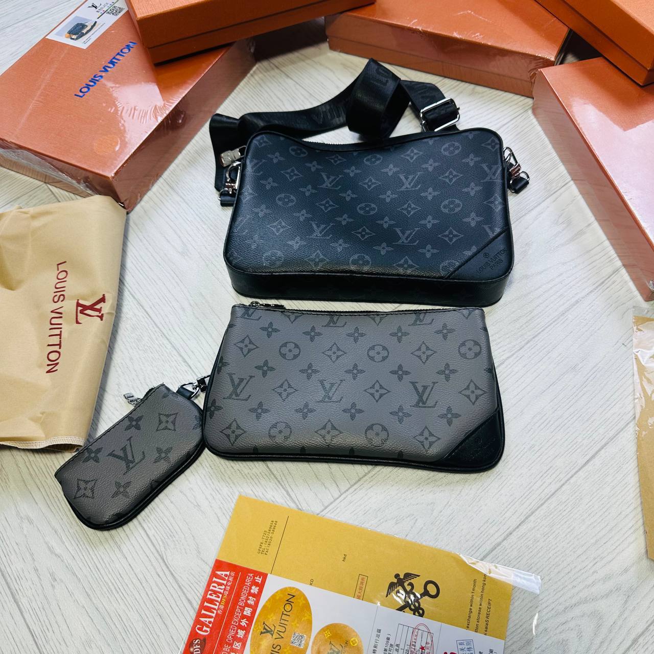 LVE MAN BAG WITH BOX AND PAPERWORK to0511