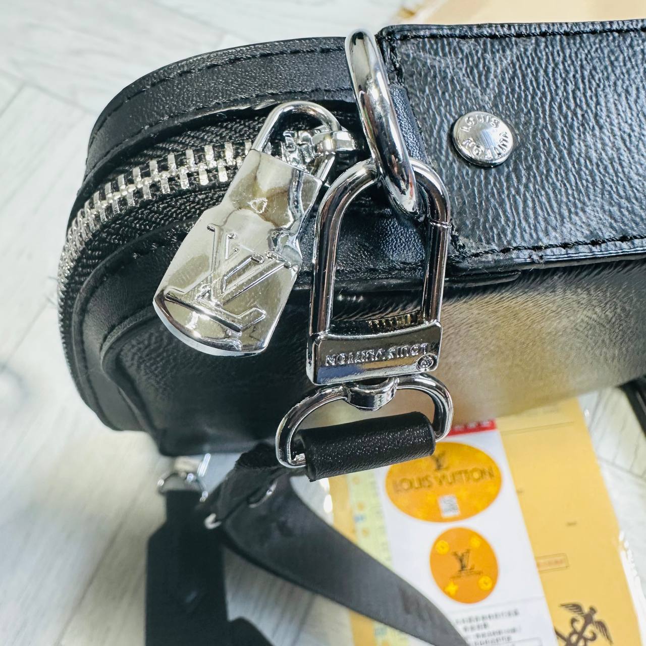 LVE MAN BAG WITH BOX AND PAPERWORK to0511