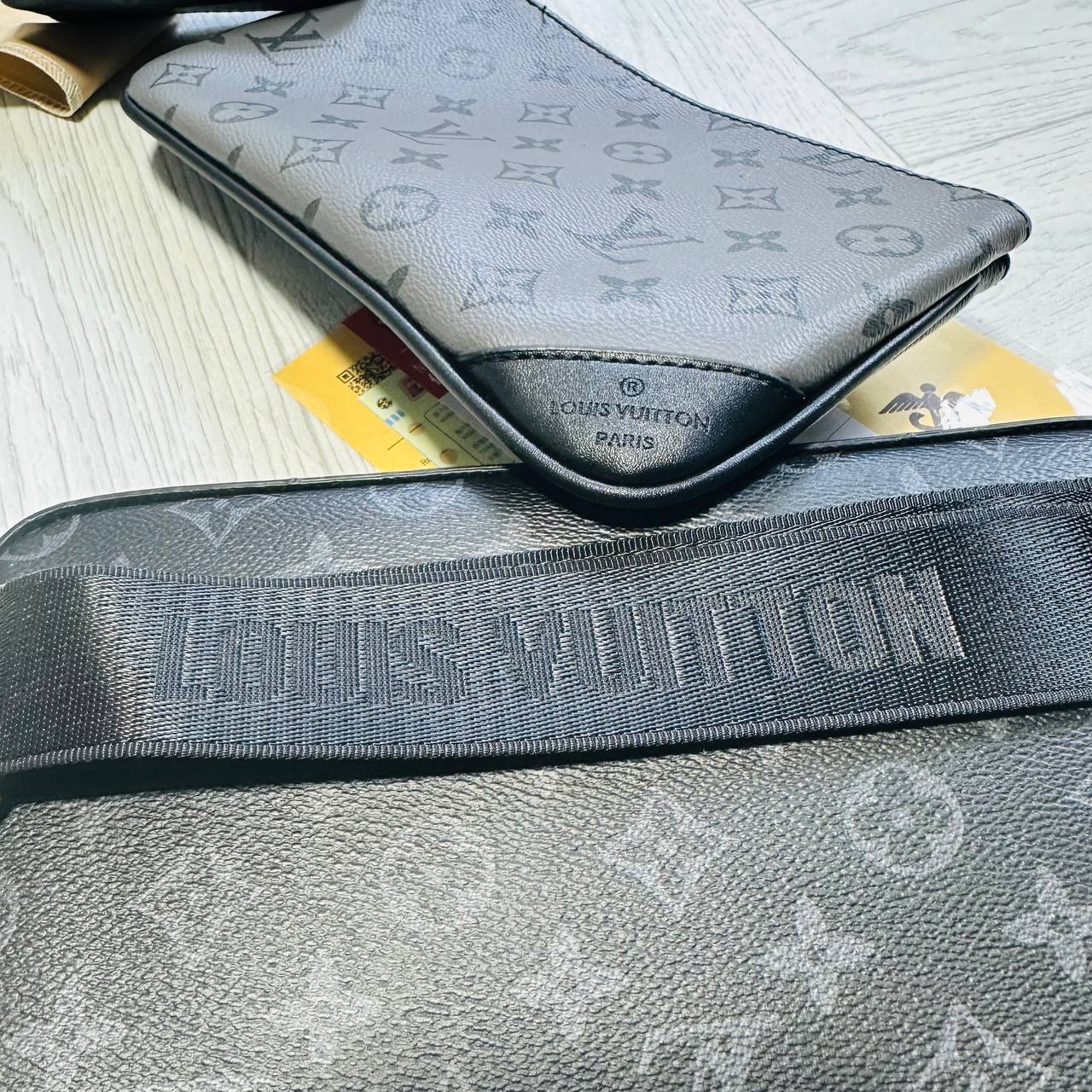 LVE MAN BAG WITH BOX AND PAPERWORK to0511