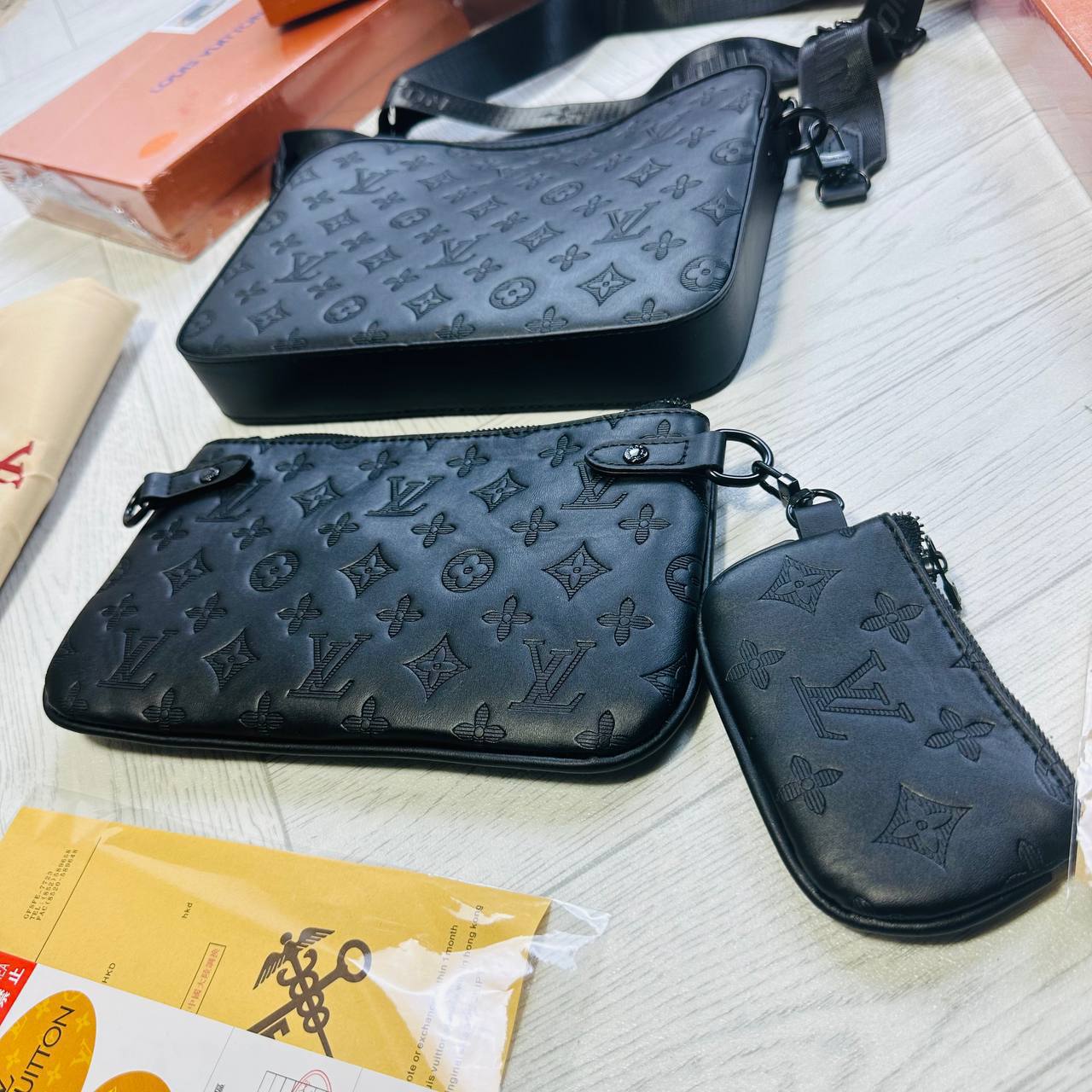 LVE MAN BAG WITH BOX AND PAPERWORK to0511