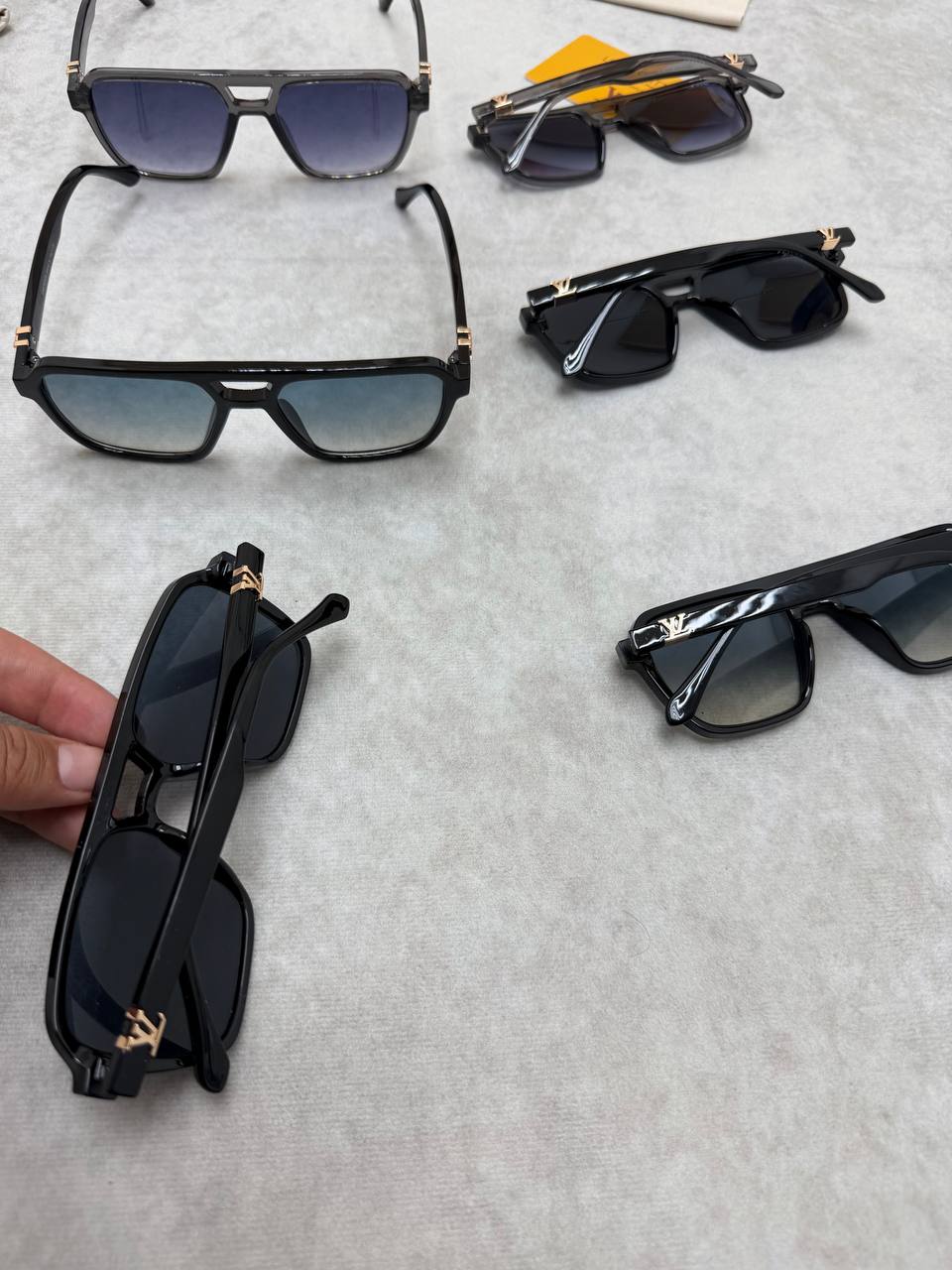 LV SUNGLASSES COME WITH BOX ETC am2905