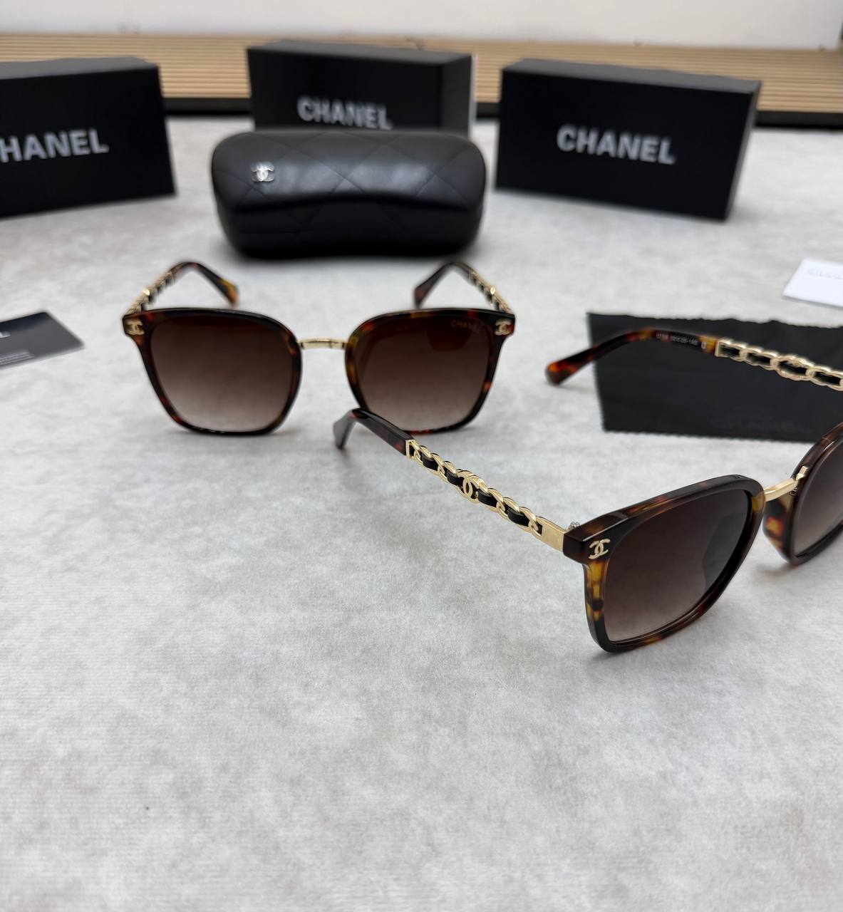 FEND SUNGLASSES COME WITH BOX ETC am0106