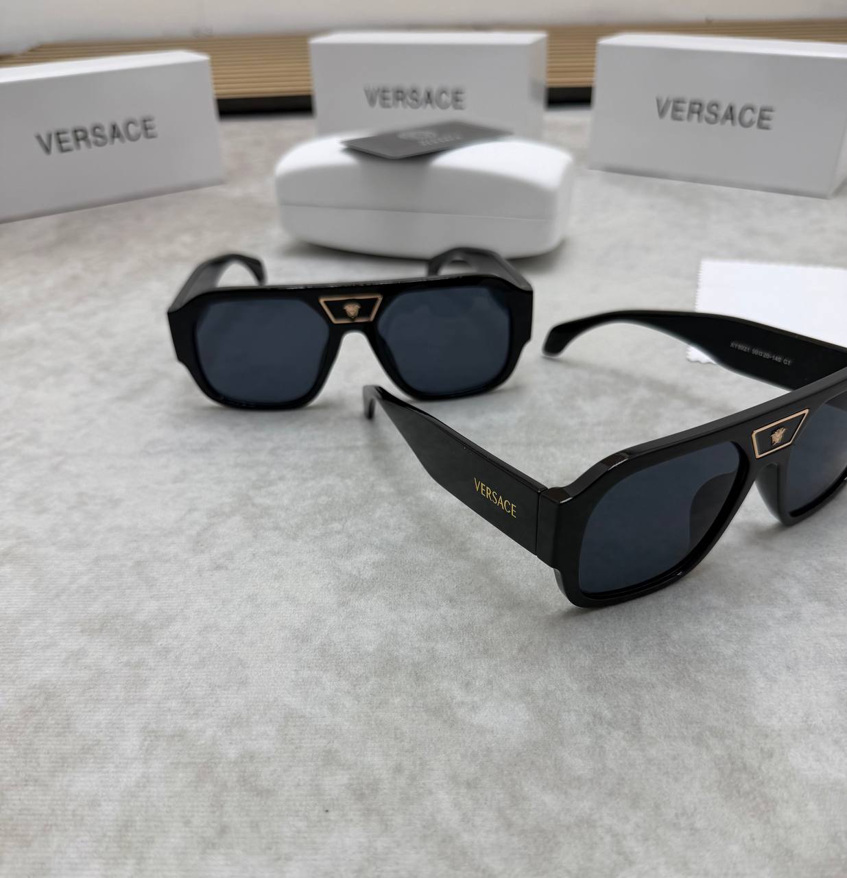 VERSAC SUNGLASSES COME WITH BOX ETC am0106