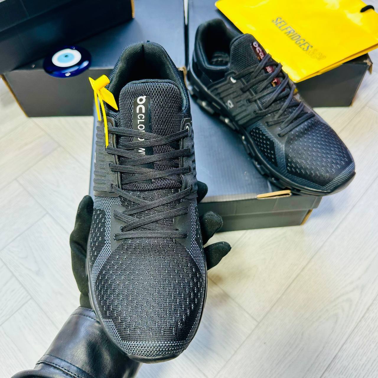 ON RUNNING SHOES to0406
