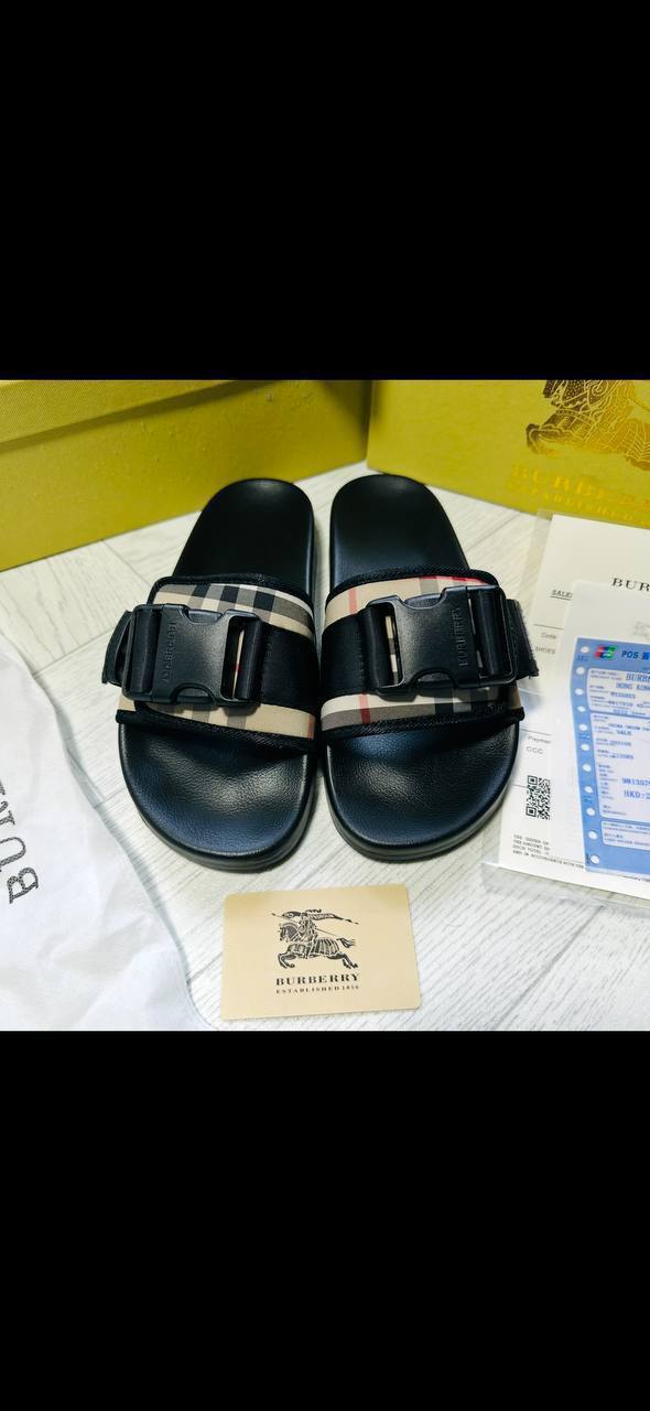BURBERR SLIDERS WHIT BOX AND PAPERWORK to0406