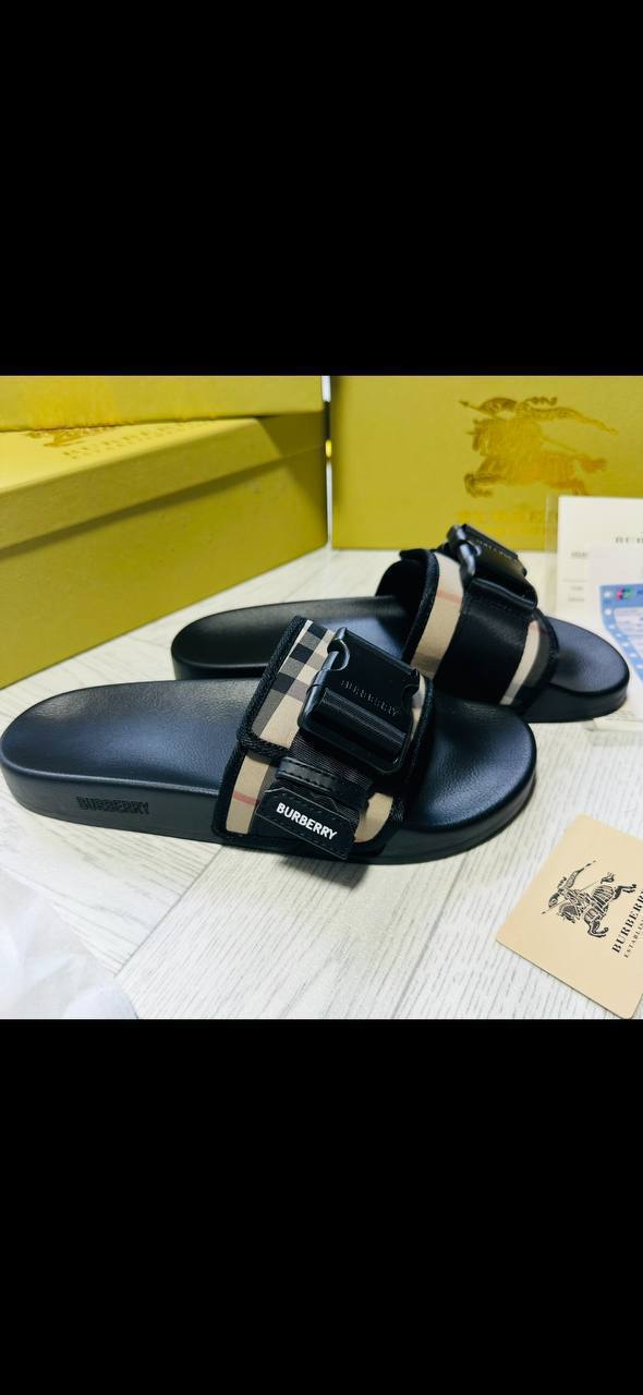 BURBERR SLIDERS WHIT BOX AND PAPERWORK to0406