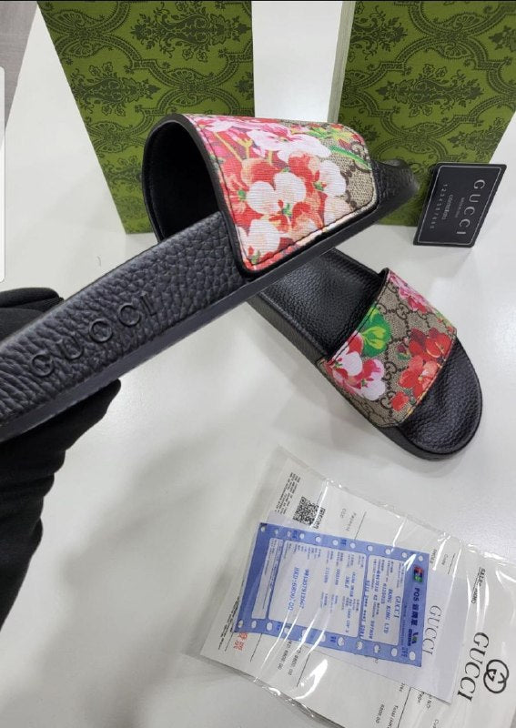 QUALITY GUCC WOMEN SLIDDERS ak0606