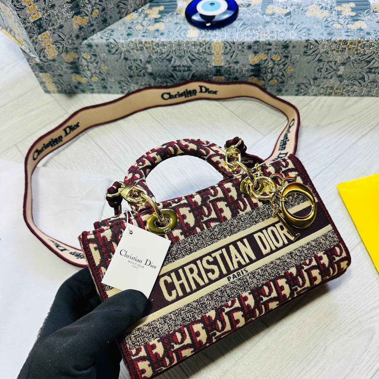 DIO BAG WHIT BOX AVAILABLE to0606
