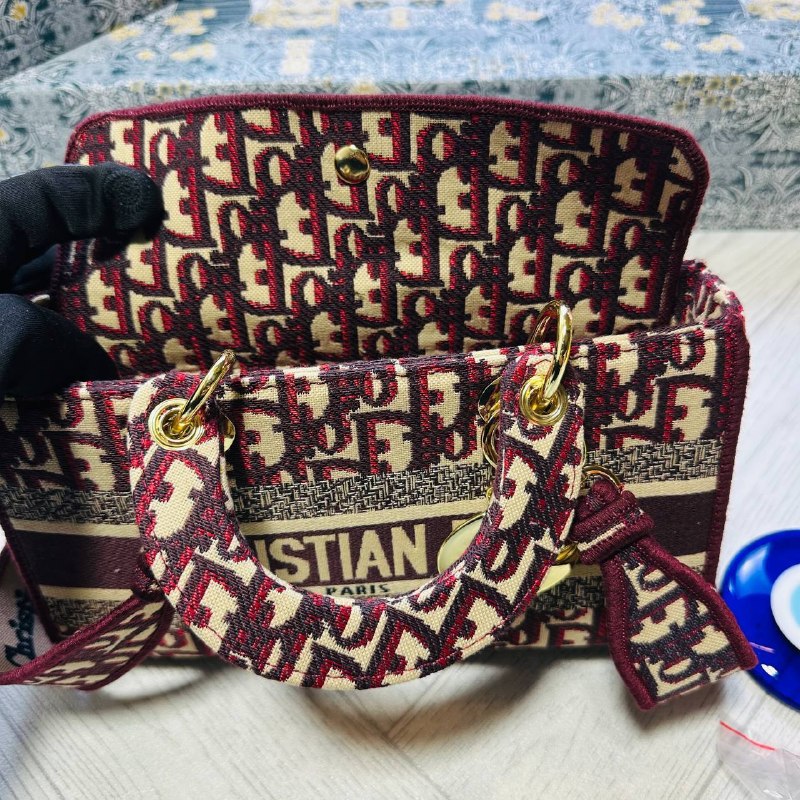 DIO BAG WHIT BOX AVAILABLE to0606