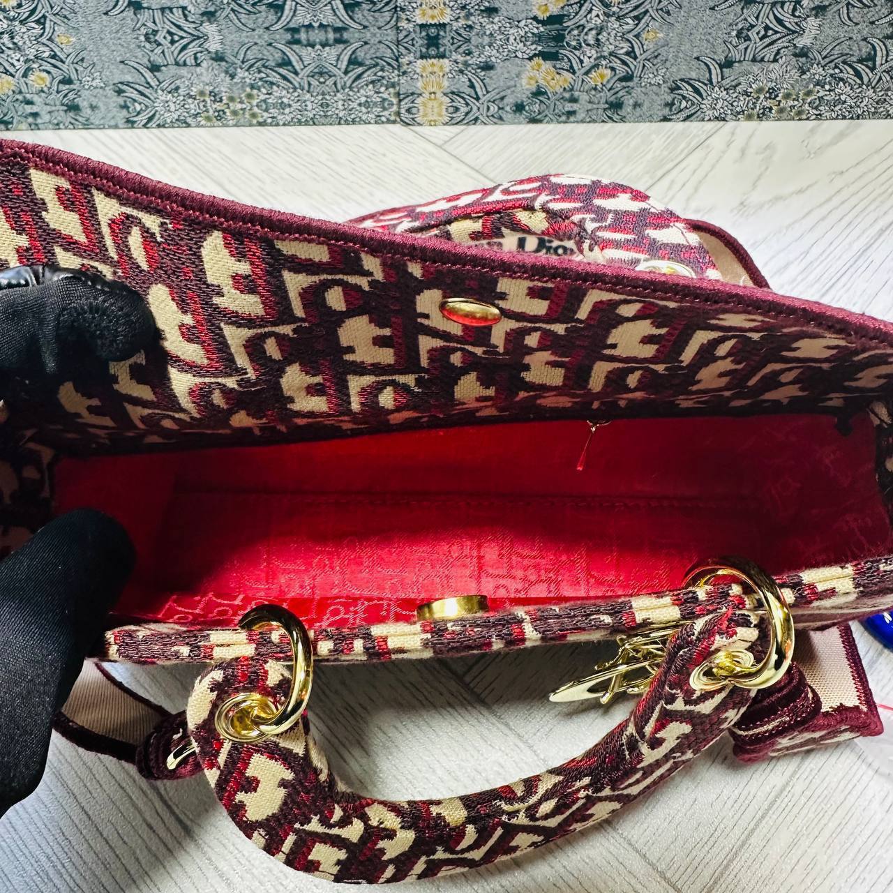 DIO BAG WHIT BOX AVAILABLE to0606