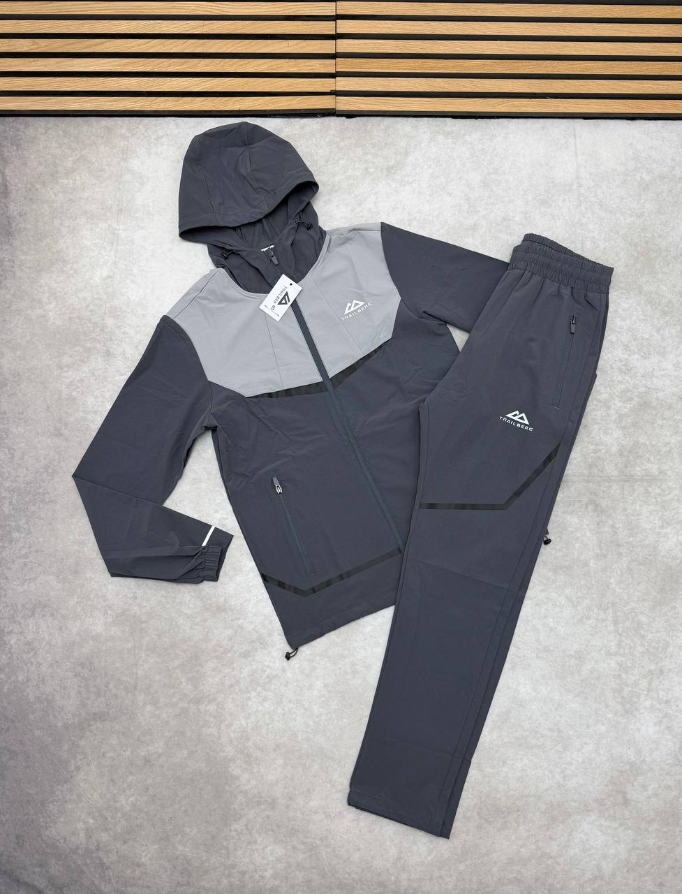 MENS TRAILBE TRACKSUITS am1106