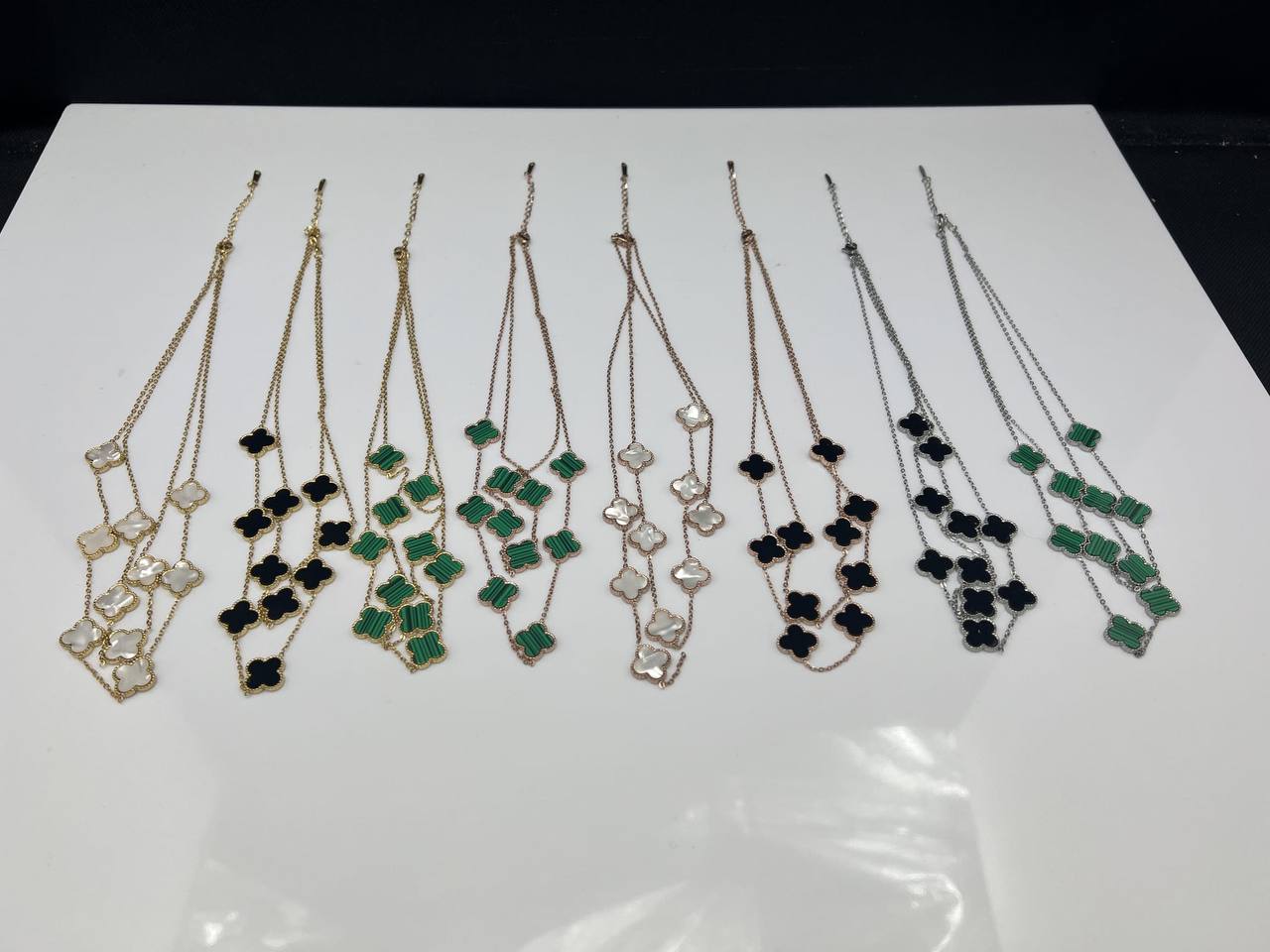Van cleef necklace with box su0307