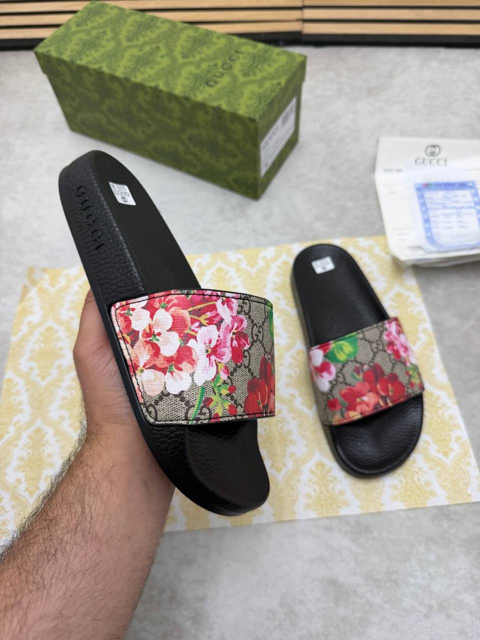 WOMENS GUCC SLIDERS COME WITH BOX ETC am1606