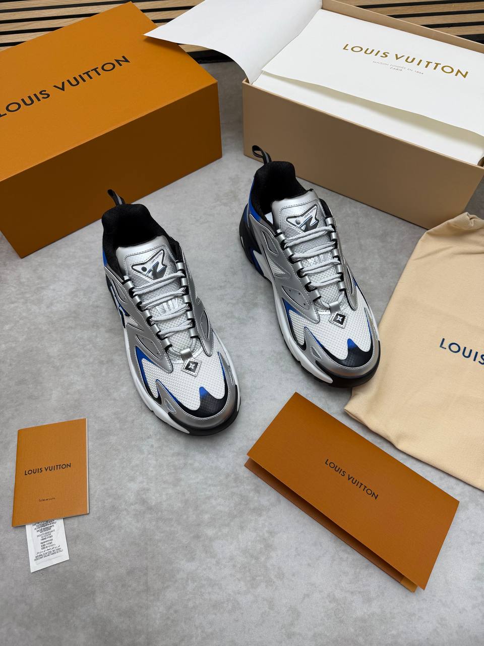 SUPER CLON LOUI VUITTO LV RUNNER TACTIC COME WITH BOX ETC am1706