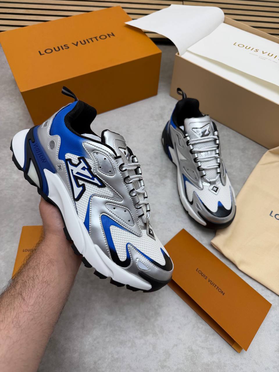 SUPER CLON LOUI VUITTO LV RUNNER TACTIC COME WITH BOX ETC am1706