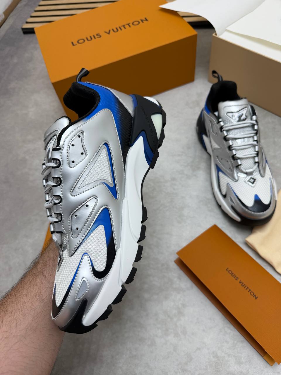 SUPER CLON LOUI VUITTO LV RUNNER TACTIC COME WITH BOX ETC am1706