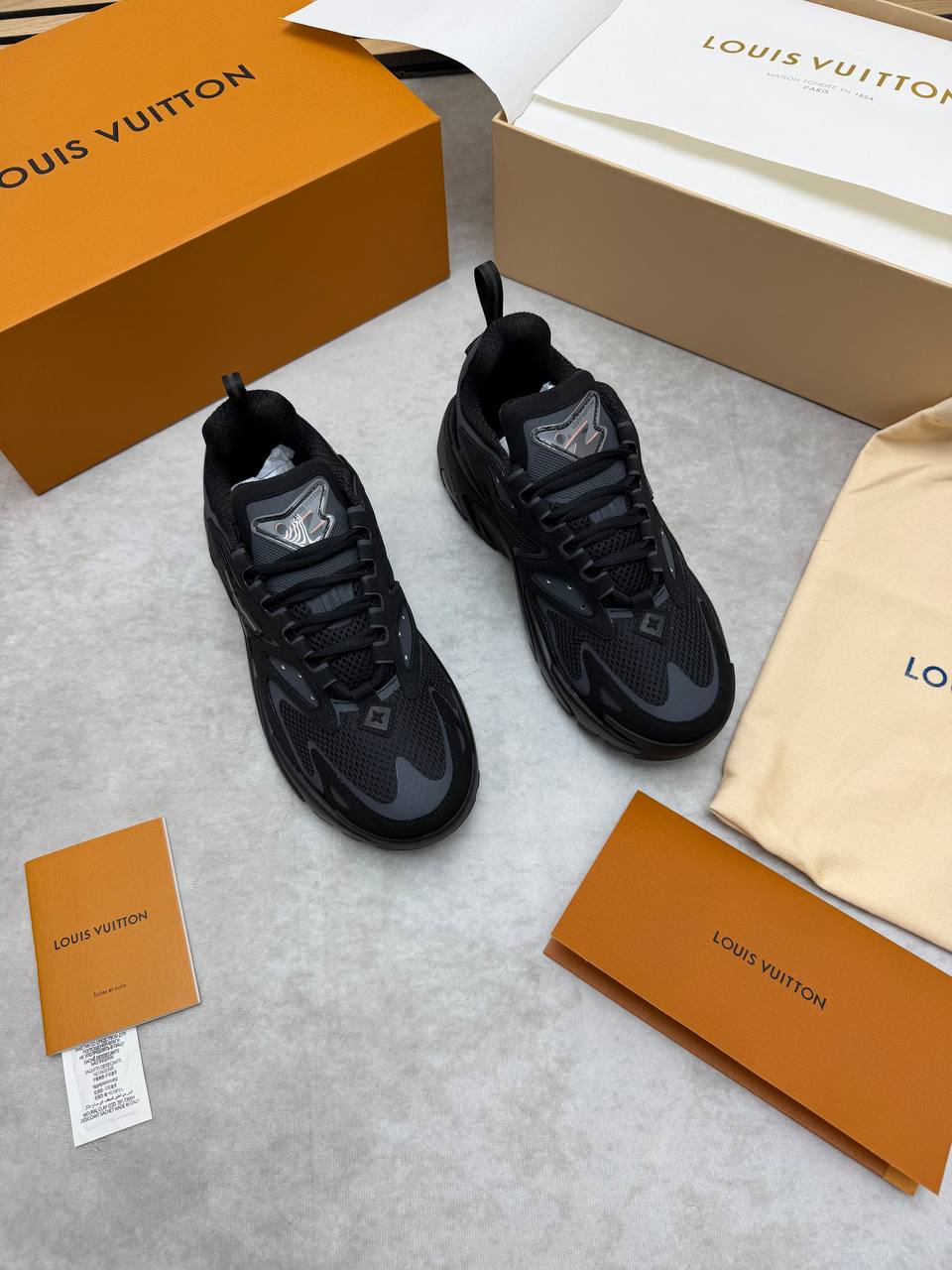 SUPER CLON LOUI VUITTO LV RUNNER TACTIC COME WITH BOX ETC am1706