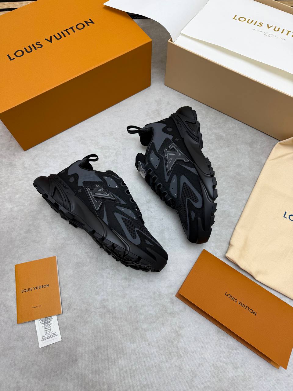 SUPER CLON LOUI VUITTO LV RUNNER TACTIC COME WITH BOX ETC am1706