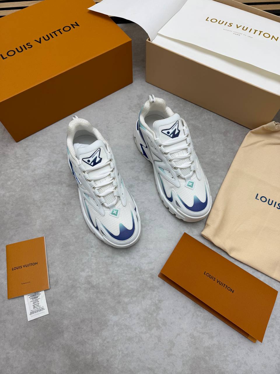 SUPER CLON LOUI VUITTO LV RUNNER TACTIC COME WITH BOX ETC am1706