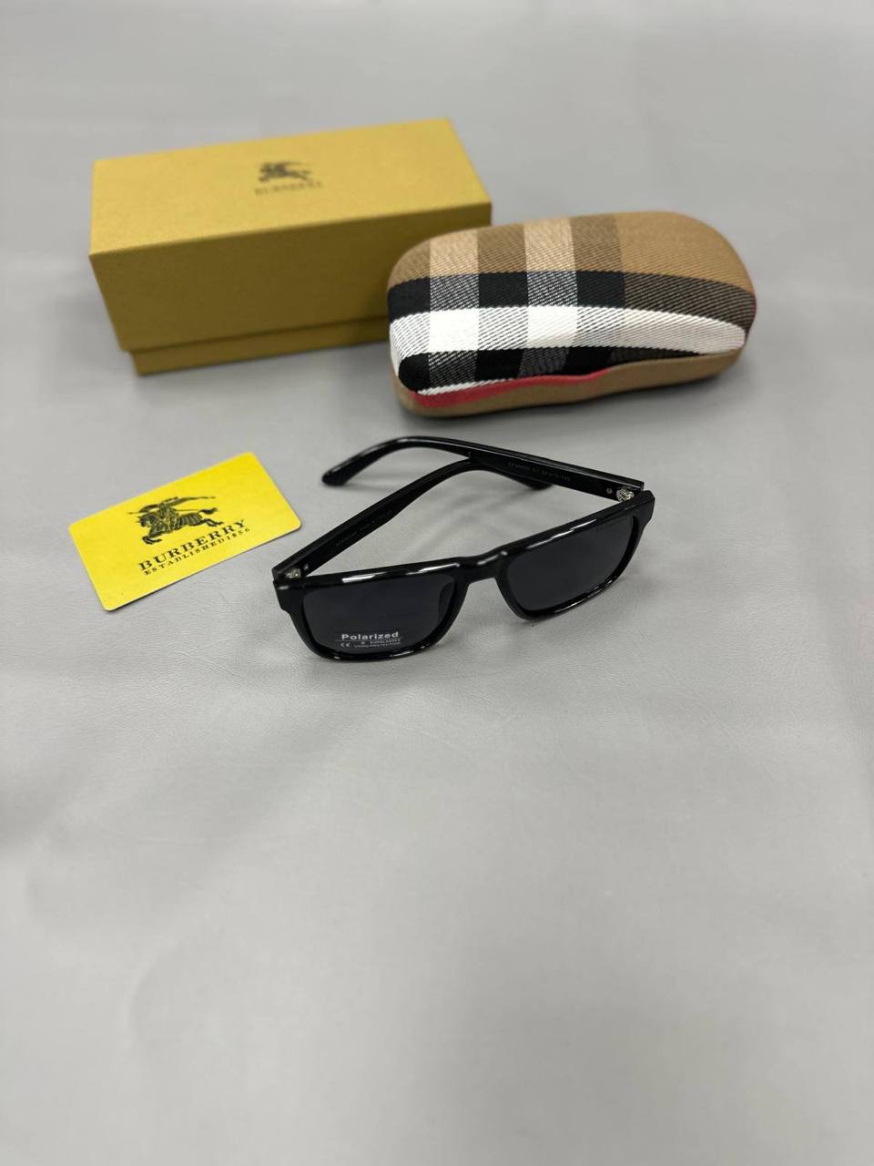 Quality BURBERR Sunglasses 🕶️ Comes with box to1906