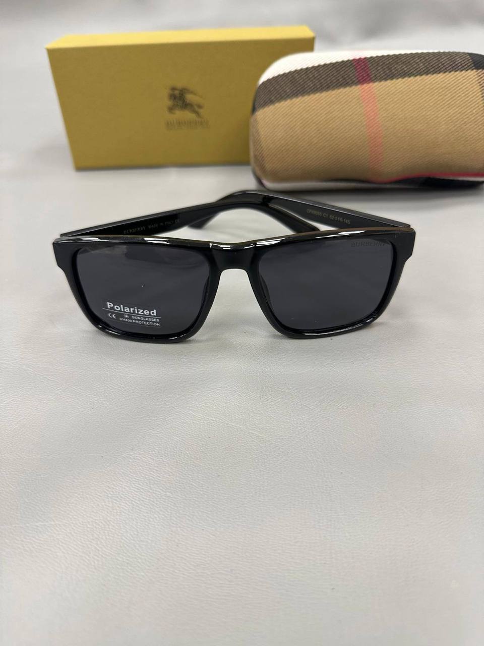 Quality BURBERR Sunglasses 🕶️ Comes with box to1906