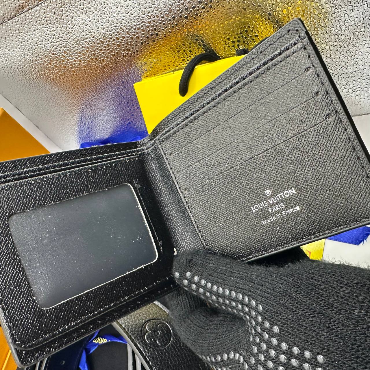 LVe BELT AND WALLET SET COMES WITH BOX & PAPERWORK to3108