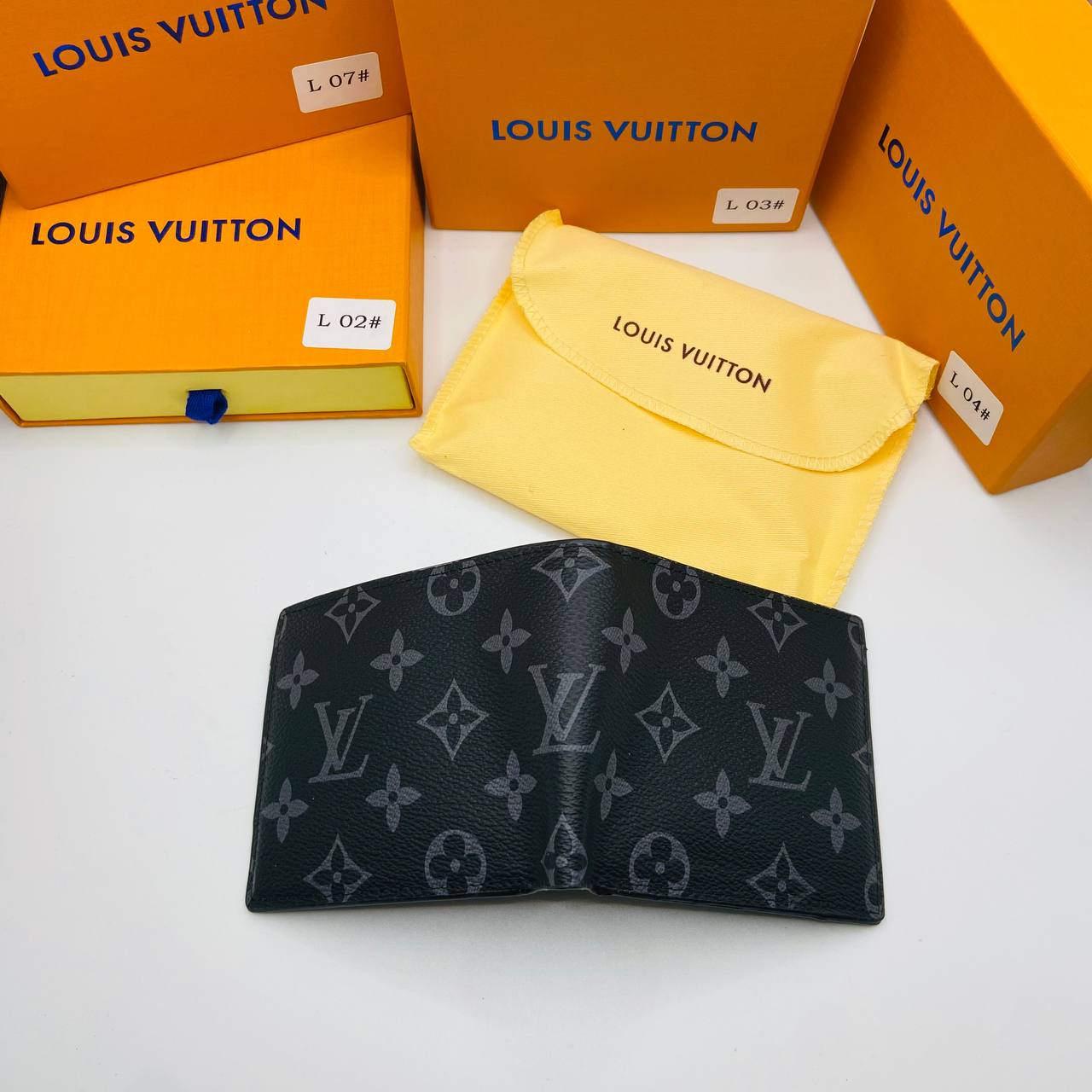 LVe WALLETS BOXED to3108