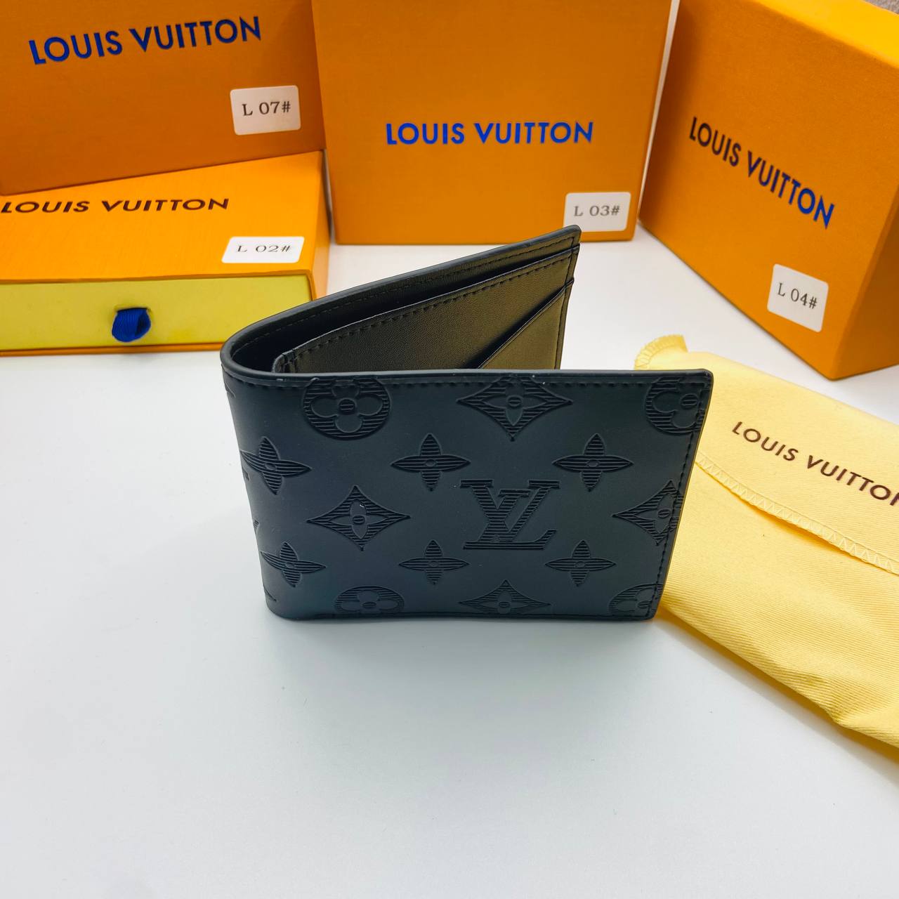 LVe WALLETS BOXED to3108