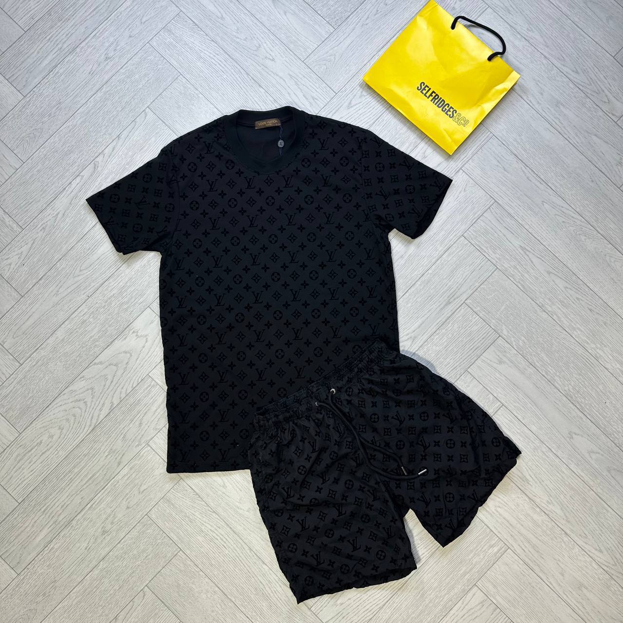 LV TEE &SHORT SETS to2006