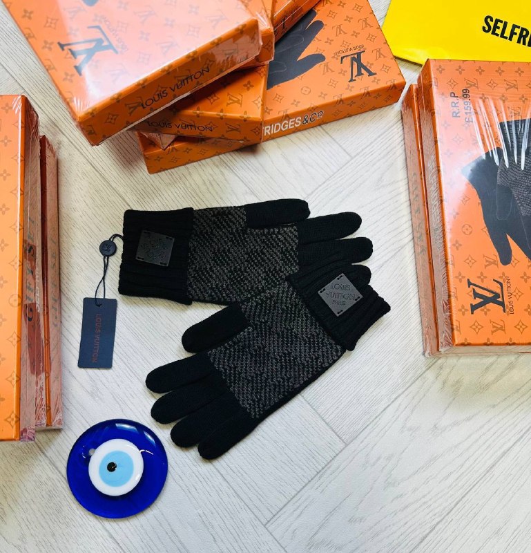 LV Gloves to2006
