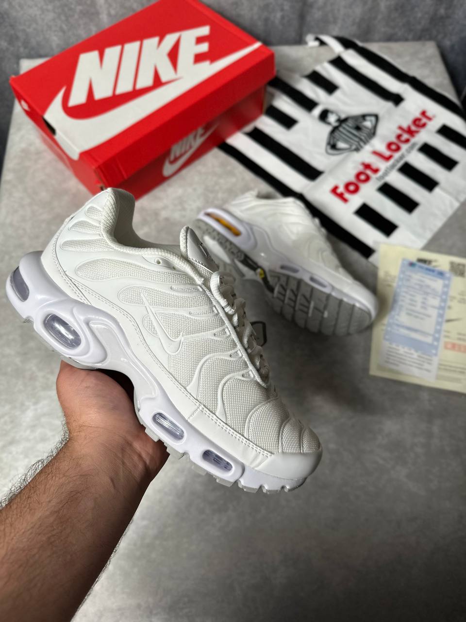 MENS NIK TNS COME WITH BOX ETC am1809