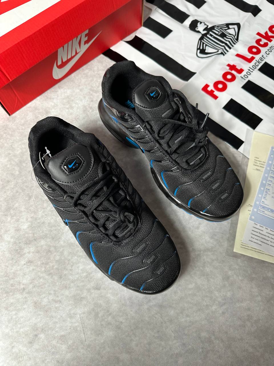 MENS NIK TNS COME WITH BOX ETC am1809