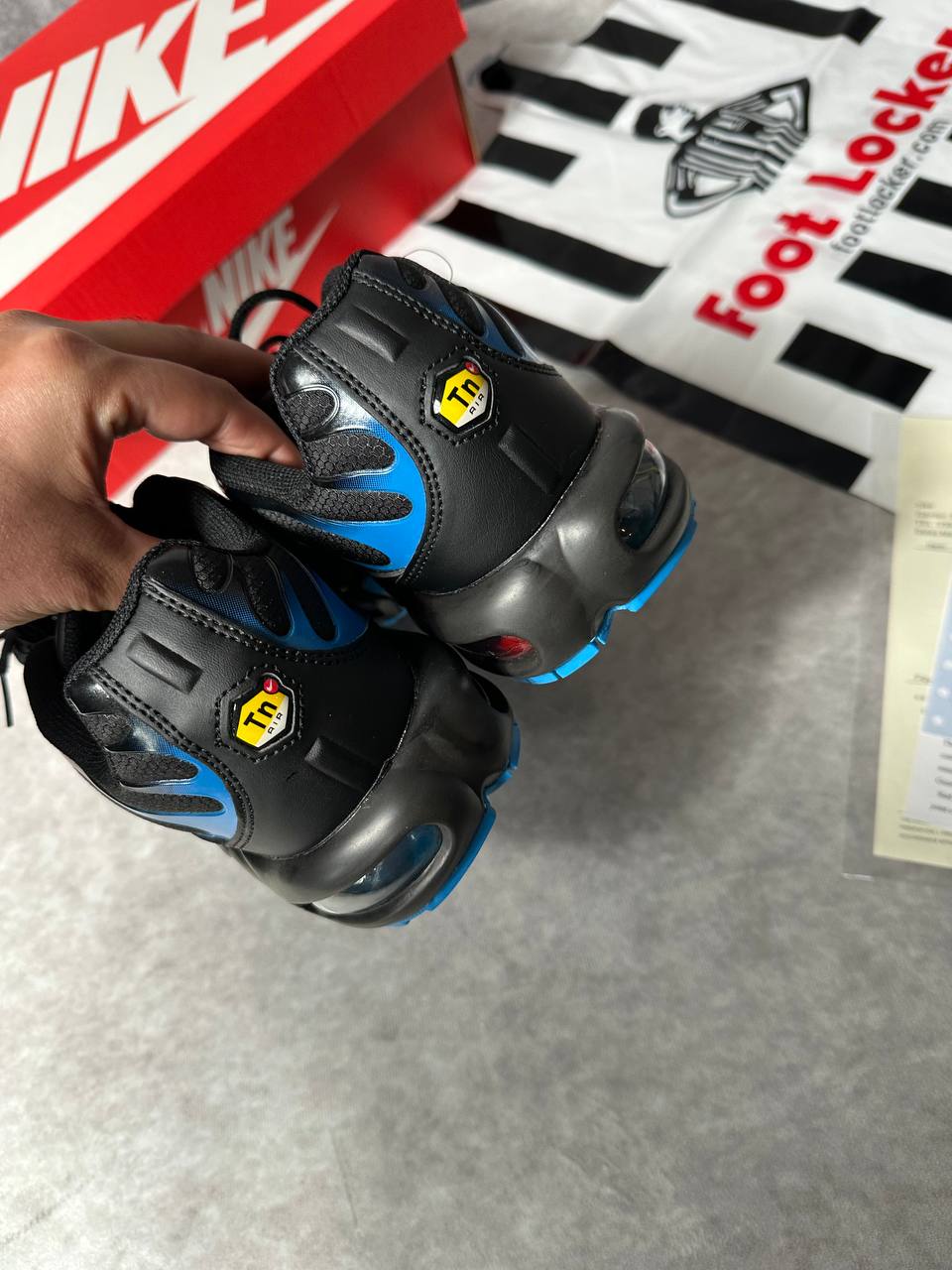 MENS NIK TNS COME WITH BOX ETC am1809