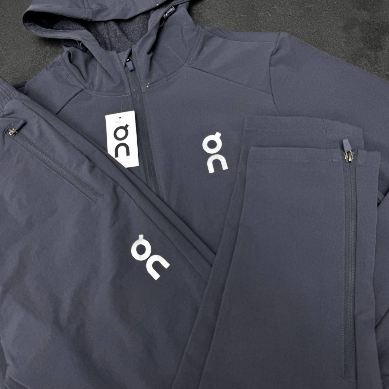 On clous tracksuits na2309