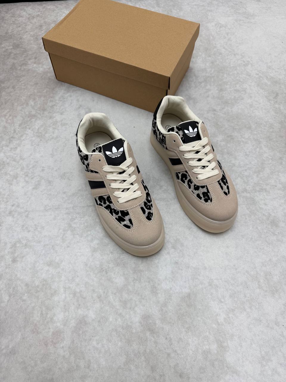 WOMENS ADIDA TRAINERS am0904