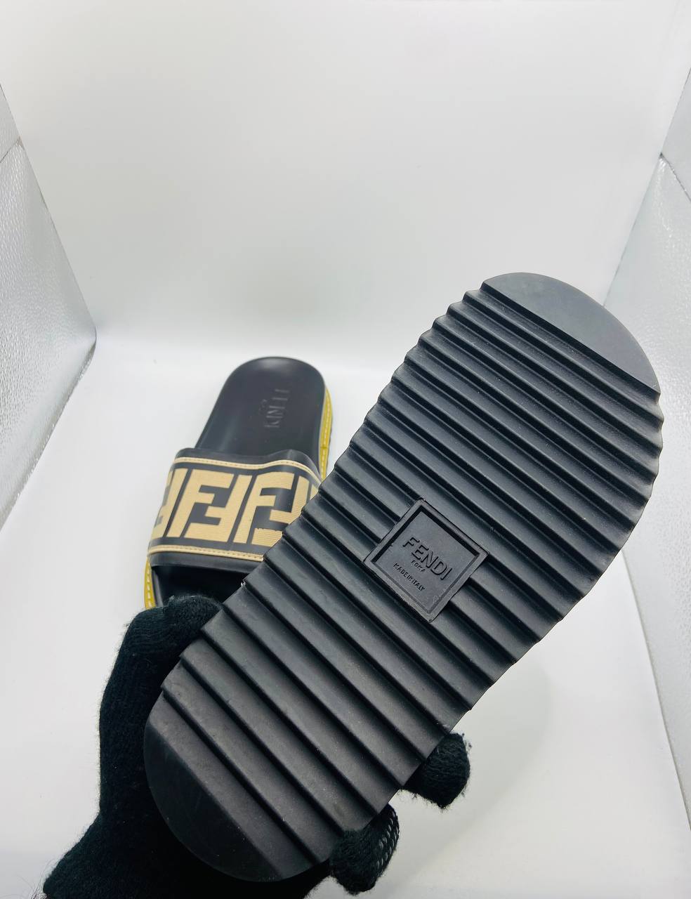 FEND SLIDERS SIZES 6-11 AVAILABLE to2909