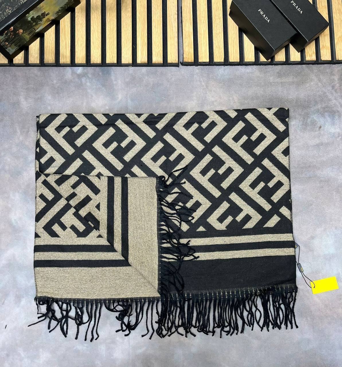 FEND SCARF COME WITH BOX ETC am2909