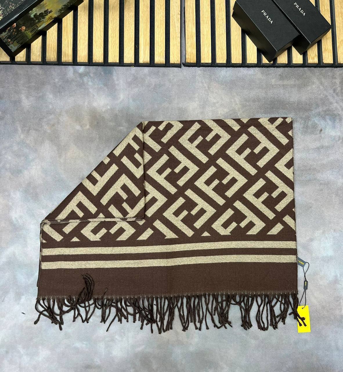 FEND SCARF COME WITH BOX ETC am2909