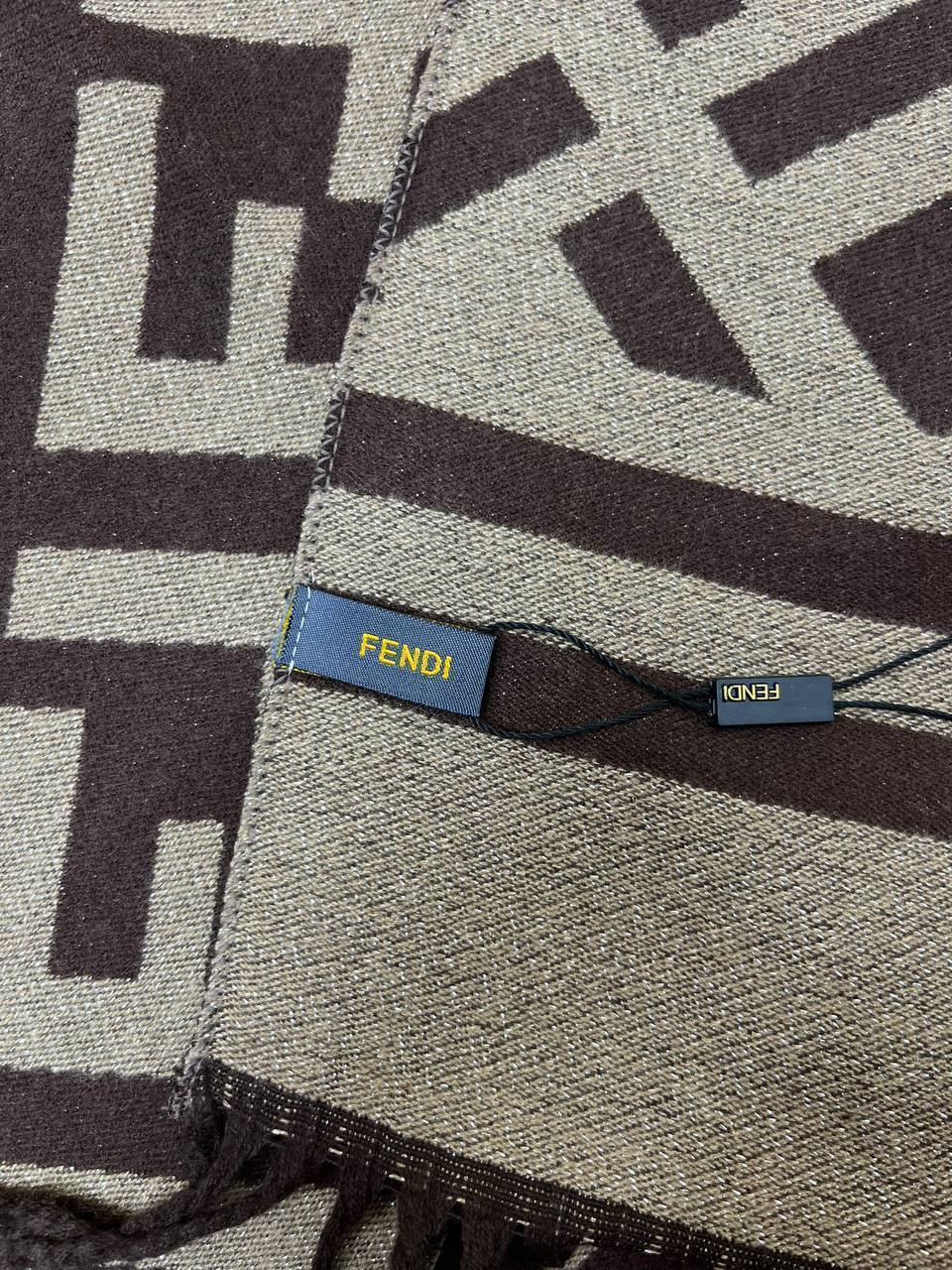 FEND SCARF COME WITH BOX ETC am2909