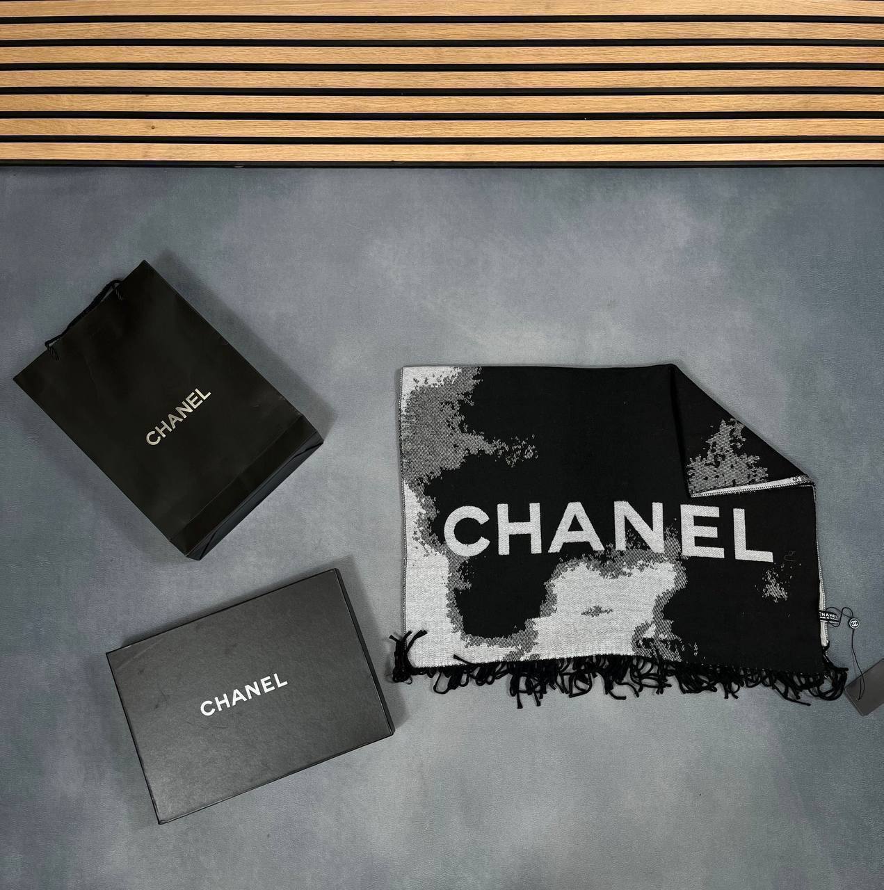 CHANE SCARF COME WITH BOX ETC am2909