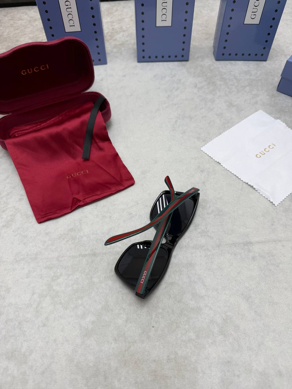 SUPER CLON MENS GUCC SUNGLASSES COME WITH BOX ETC am1804
